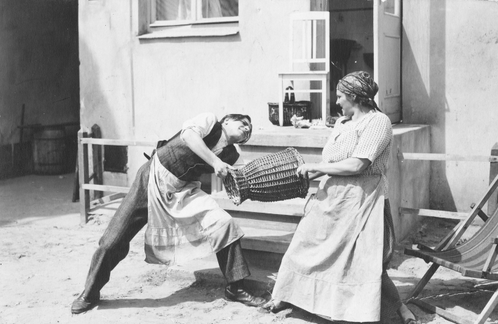 Vaidybinis filmas „Onytė ir Jonelis (1931) Lietuvos literatūros ir meno archyvo nuotrauka F.274 Ap.1 B.47 l.8